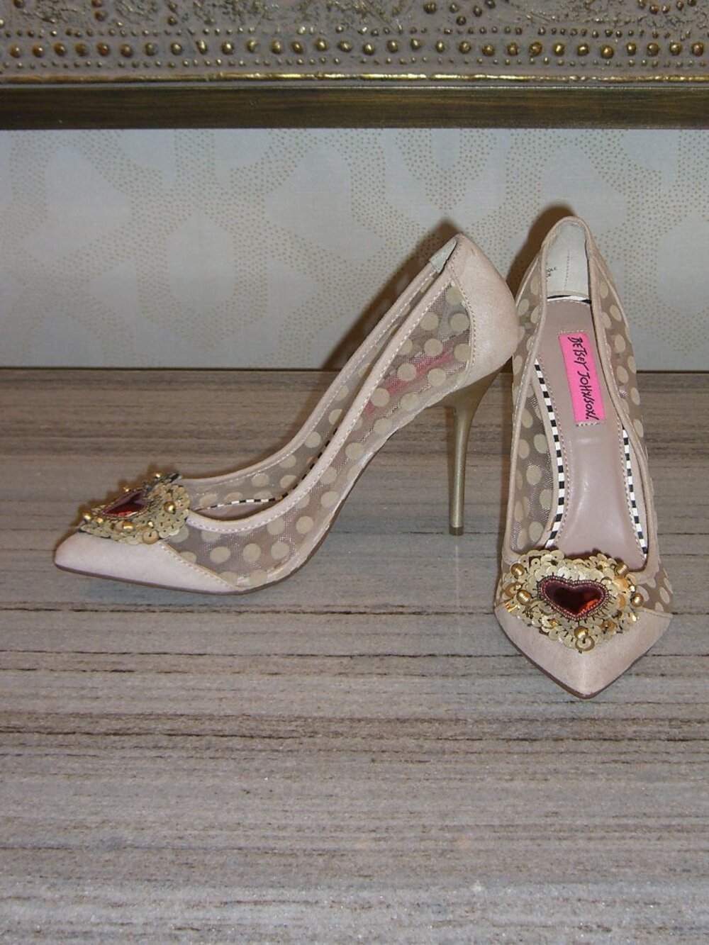 BETSEY JOHNSON HEART STILETTO HEELS SHOES 7.5M